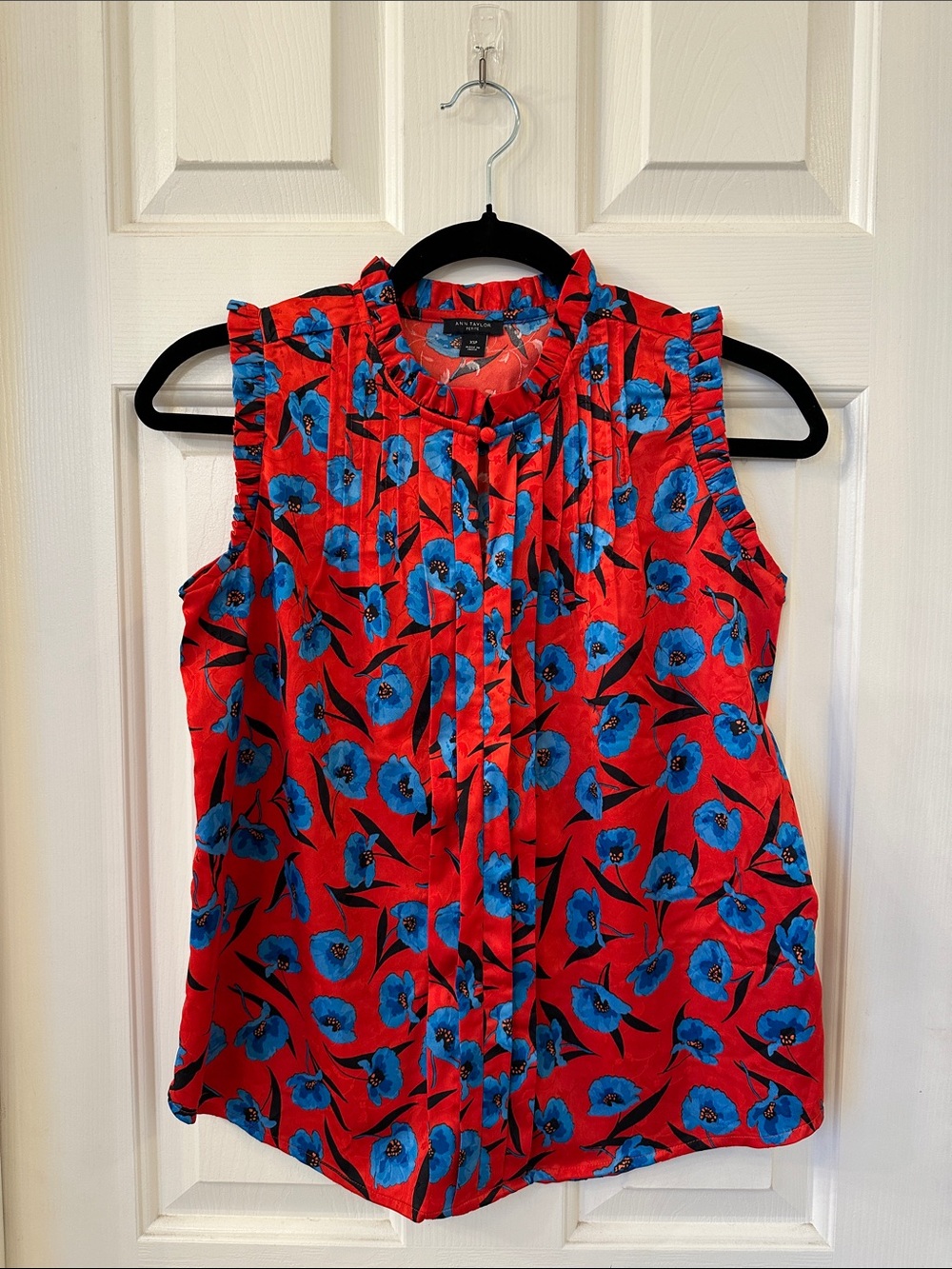 Ann Taylor Petite Red Sleeveless Floral Blouse with Blue Flowers